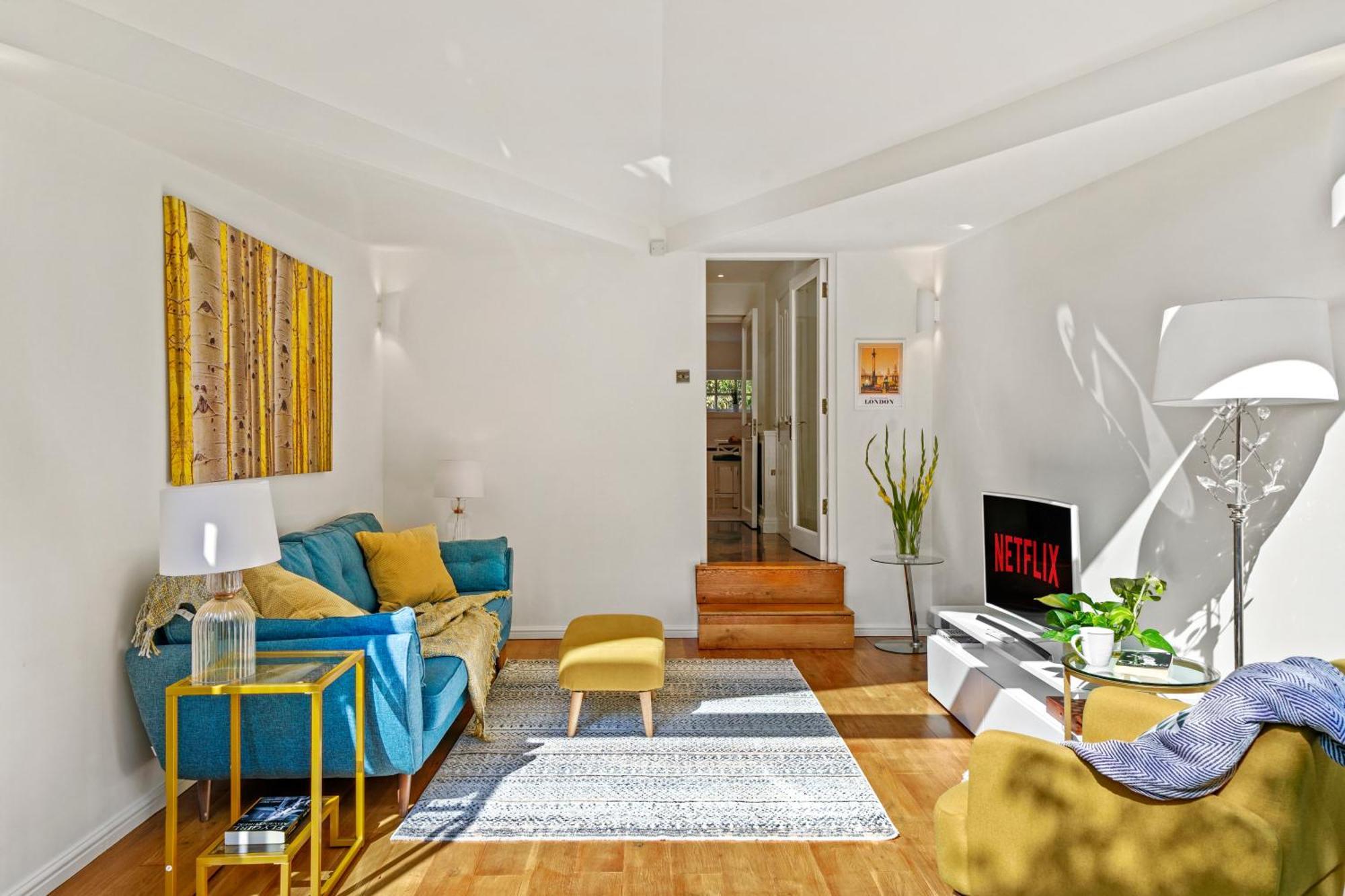 3 Bedroom Mews Home - Clapham Common - Free Private Parking - Sleeps 5 - Newly Refurbished - Sweetpea & Pillow Properties London Bagian luar foto