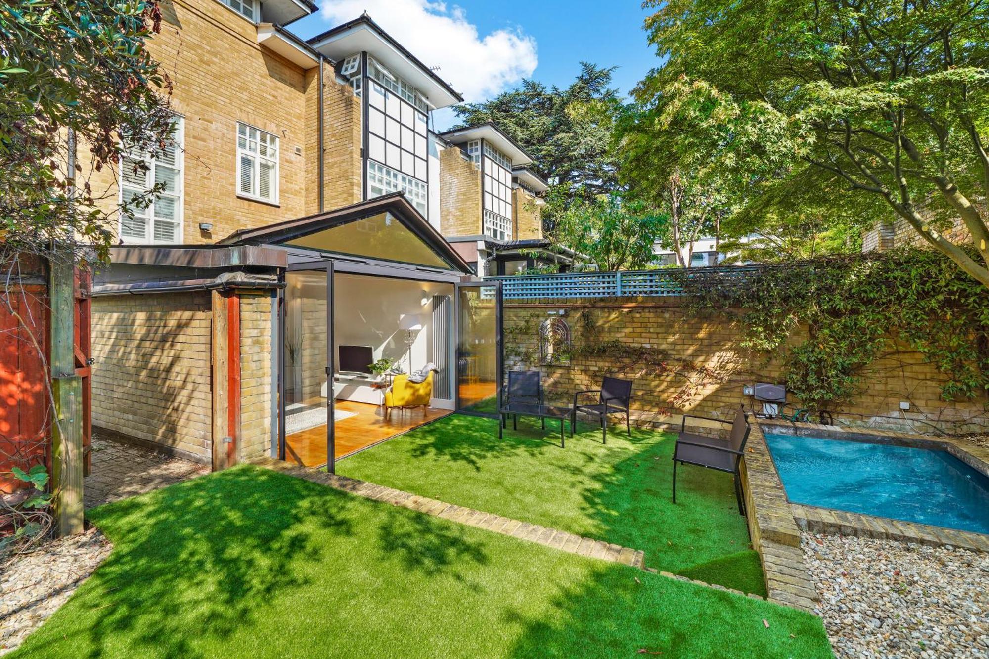 3 Bedroom Mews Home - Clapham Common - Free Private Parking - Sleeps 5 - Newly Refurbished - Sweetpea & Pillow Properties London Bagian luar foto