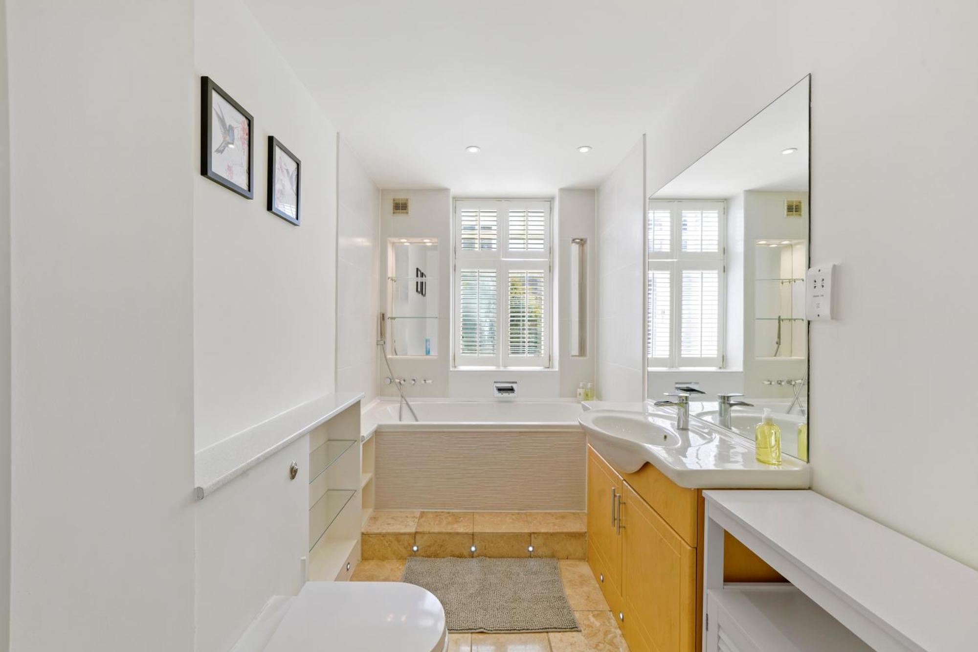 3 Bedroom Mews Home - Clapham Common - Free Private Parking - Sleeps 5 - Newly Refurbished - Sweetpea & Pillow Properties London Bagian luar foto
