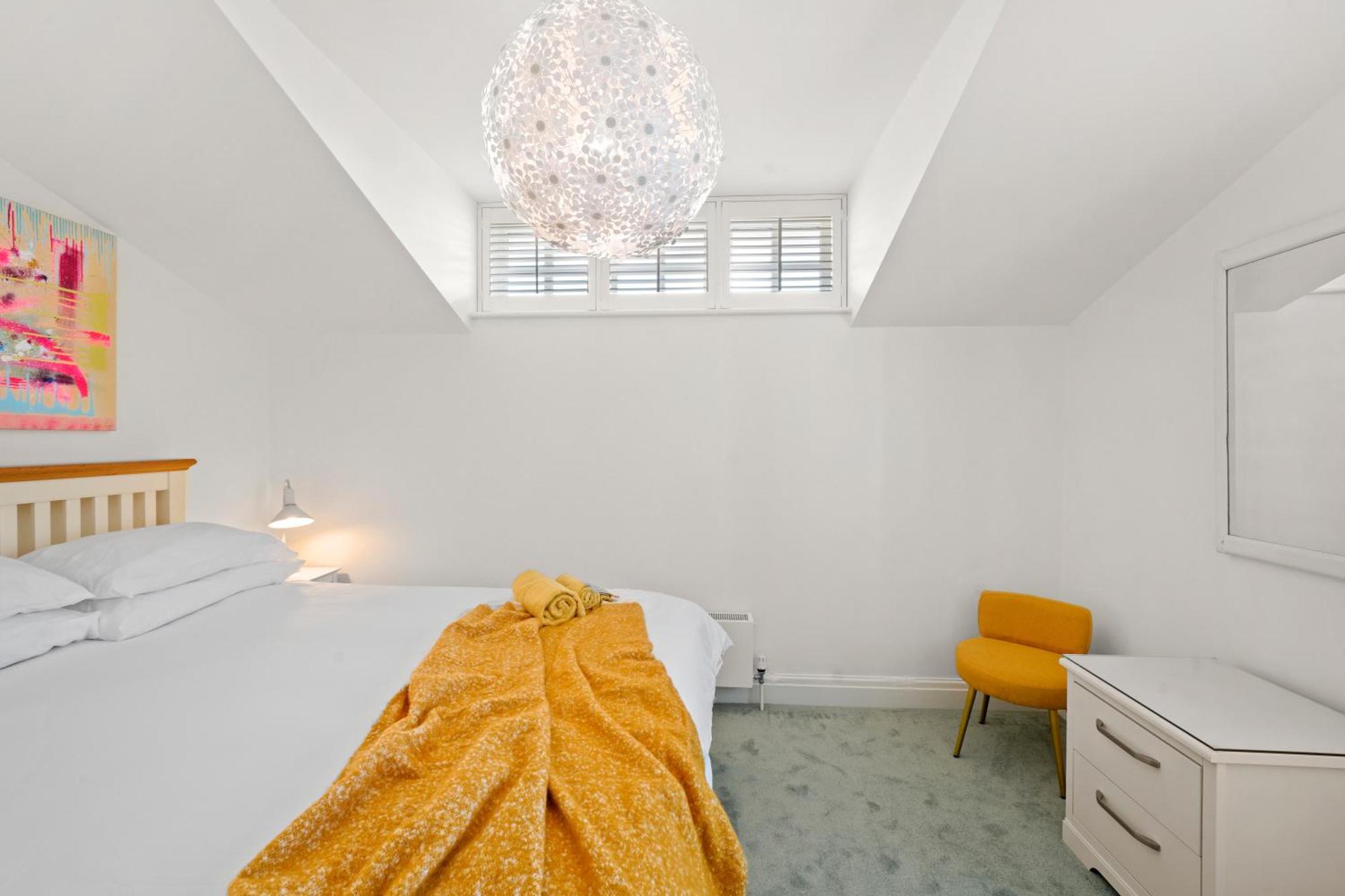 3 Bedroom Mews Home - Clapham Common - Free Private Parking - Sleeps 5 - Newly Refurbished - Sweetpea & Pillow Properties London Bagian luar foto