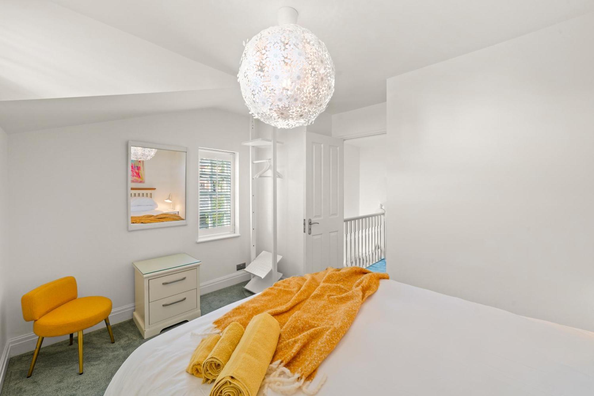 3 Bedroom Mews Home - Clapham Common - Free Private Parking - Sleeps 5 - Newly Refurbished - Sweetpea & Pillow Properties London Bagian luar foto