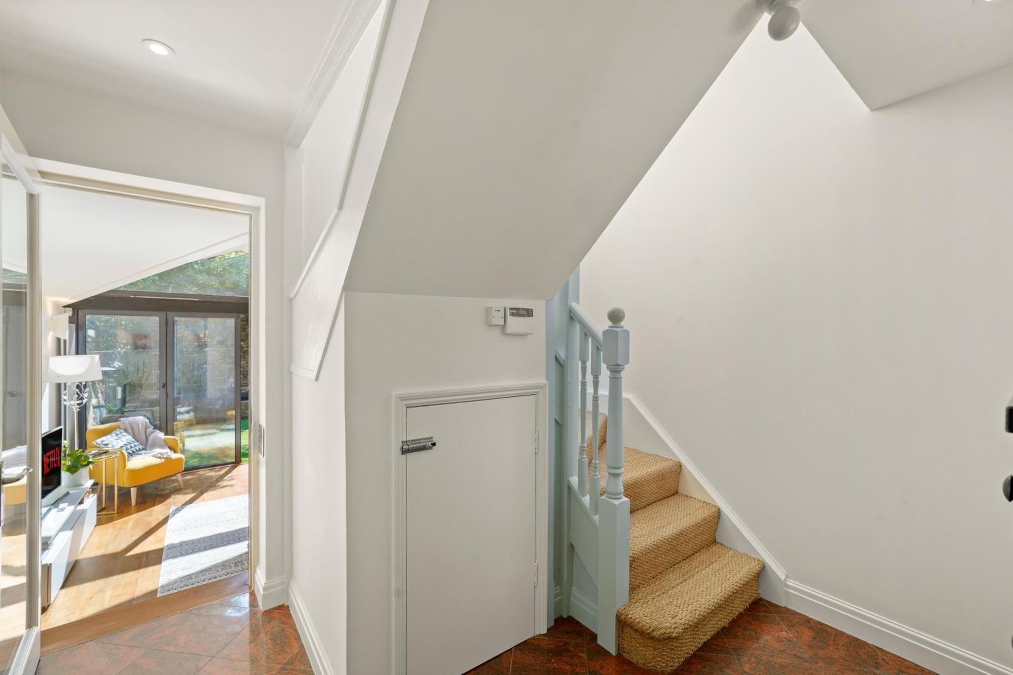 3 Bedroom Mews Home - Clapham Common - Free Private Parking - Sleeps 5 - Newly Refurbished - Sweetpea & Pillow Properties London Bagian luar foto