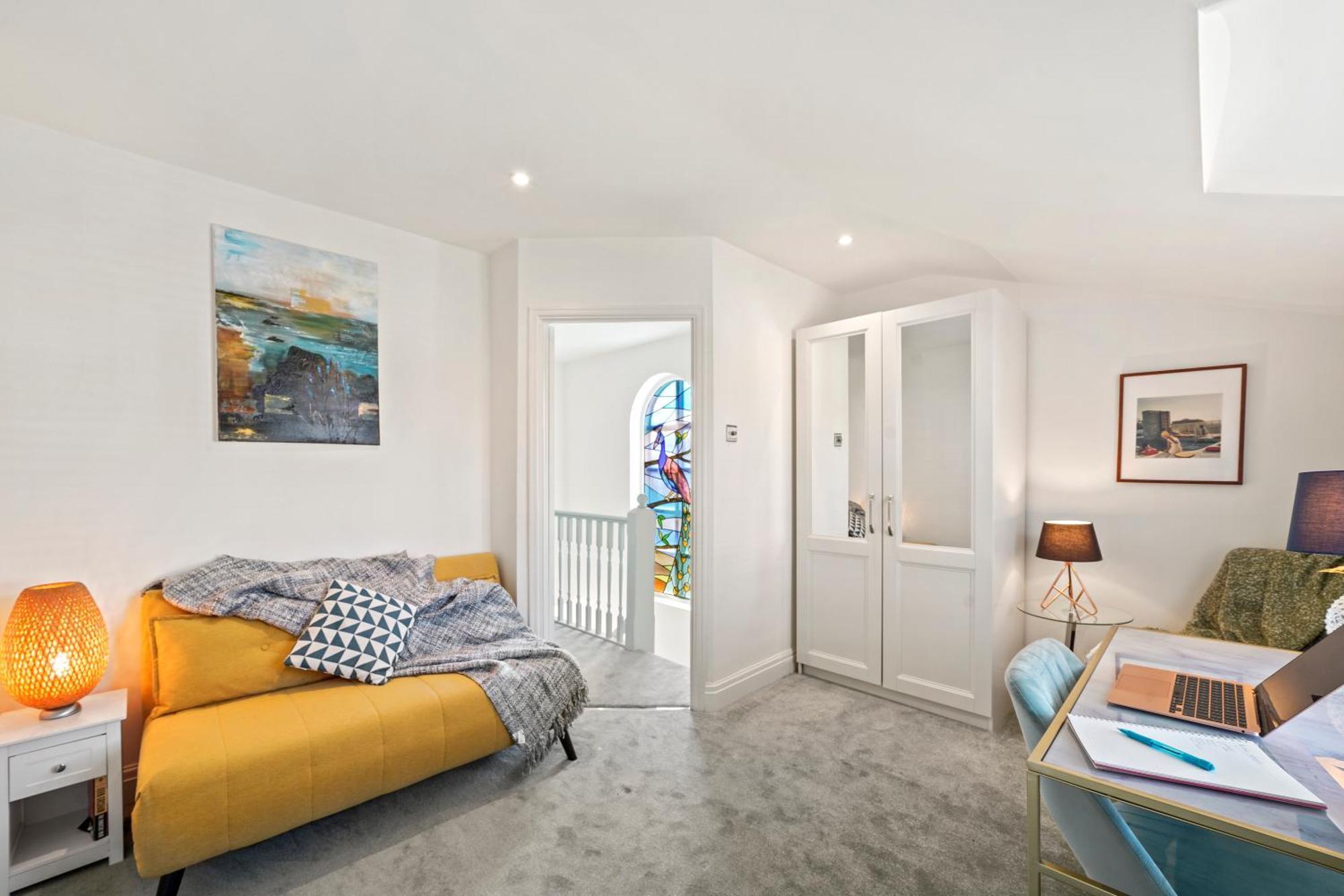 3 Bedroom Mews Home - Clapham Common - Free Private Parking - Sleeps 5 - Newly Refurbished - Sweetpea & Pillow Properties London Bagian luar foto