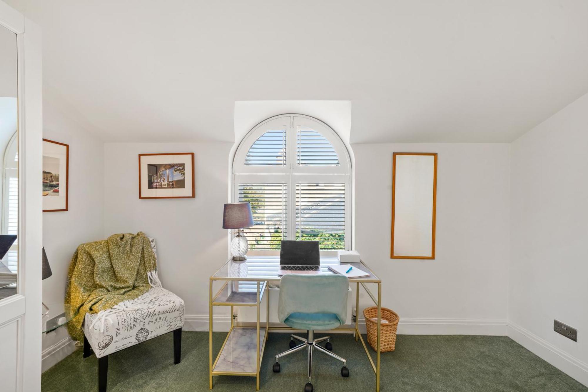 3 Bedroom Mews Home - Clapham Common - Free Private Parking - Sleeps 5 - Newly Refurbished - Sweetpea & Pillow Properties London Bagian luar foto