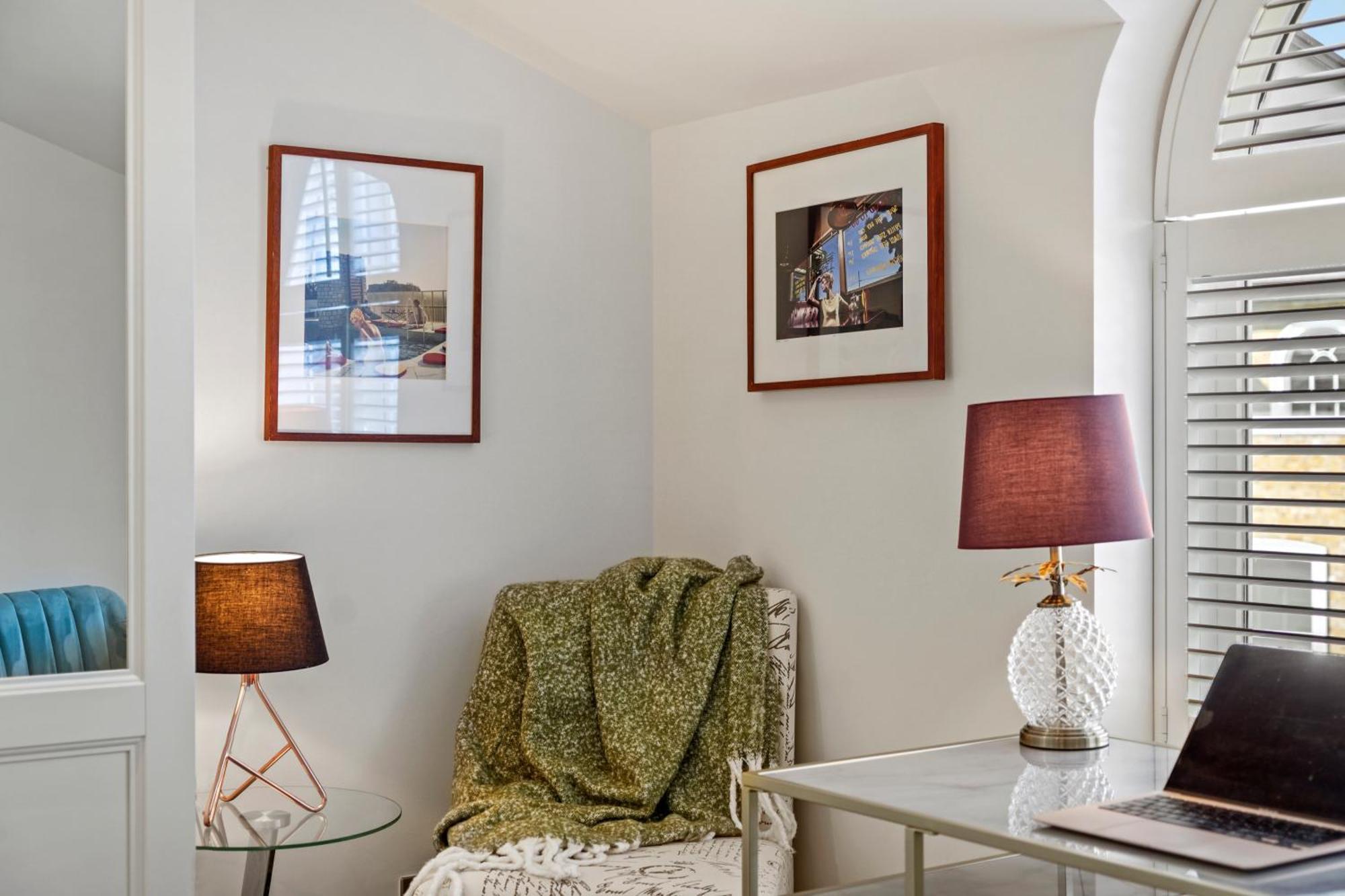 3 Bedroom Mews Home - Clapham Common - Free Private Parking - Sleeps 5 - Newly Refurbished - Sweetpea & Pillow Properties London Bagian luar foto